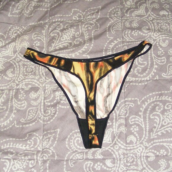 NWOT size M/6 Thong Panty Fire print Soft stretch - Picture 3 of 8